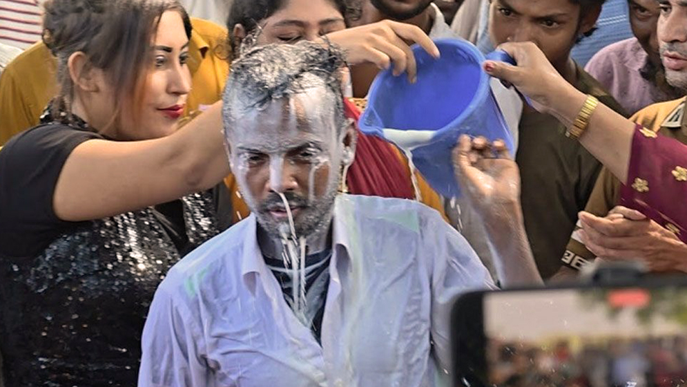 দুধ দিয়ে গোসল কেন এটা কি কোনো রীতি?