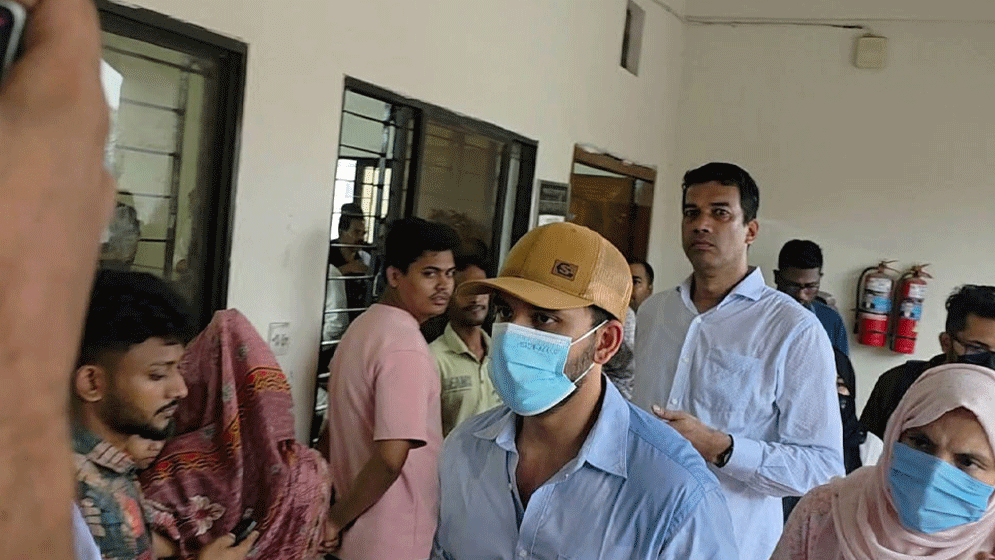 আত্মসমর্পণ করলেন অভিনেতা জাহের আলভী
