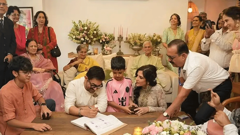 পরিবার ও সন্তানদের নিয়ে আমিরের তৃতীয় বিয়ে
