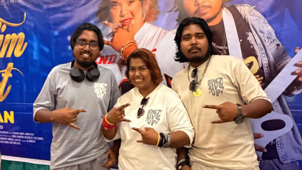 প্রকাশ পেল ইনা খান-আকাশের ‘ডালিম ঠোঁট’
